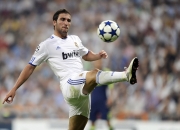 开云官网-铁闸镇边路，特奥·埃尔南德斯如何以防守艺术锁死里昂，诠释现代边卫的攻防一体