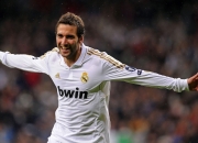 开云下载-雄鹿横扫国王，爱德华兹关键制胜，新王当立，联盟格局暗流涌动