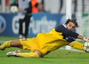 开云体育下载-当维京战吼撞上高卢雄鸡，一场鏖战与一个不朽的纪录之夜