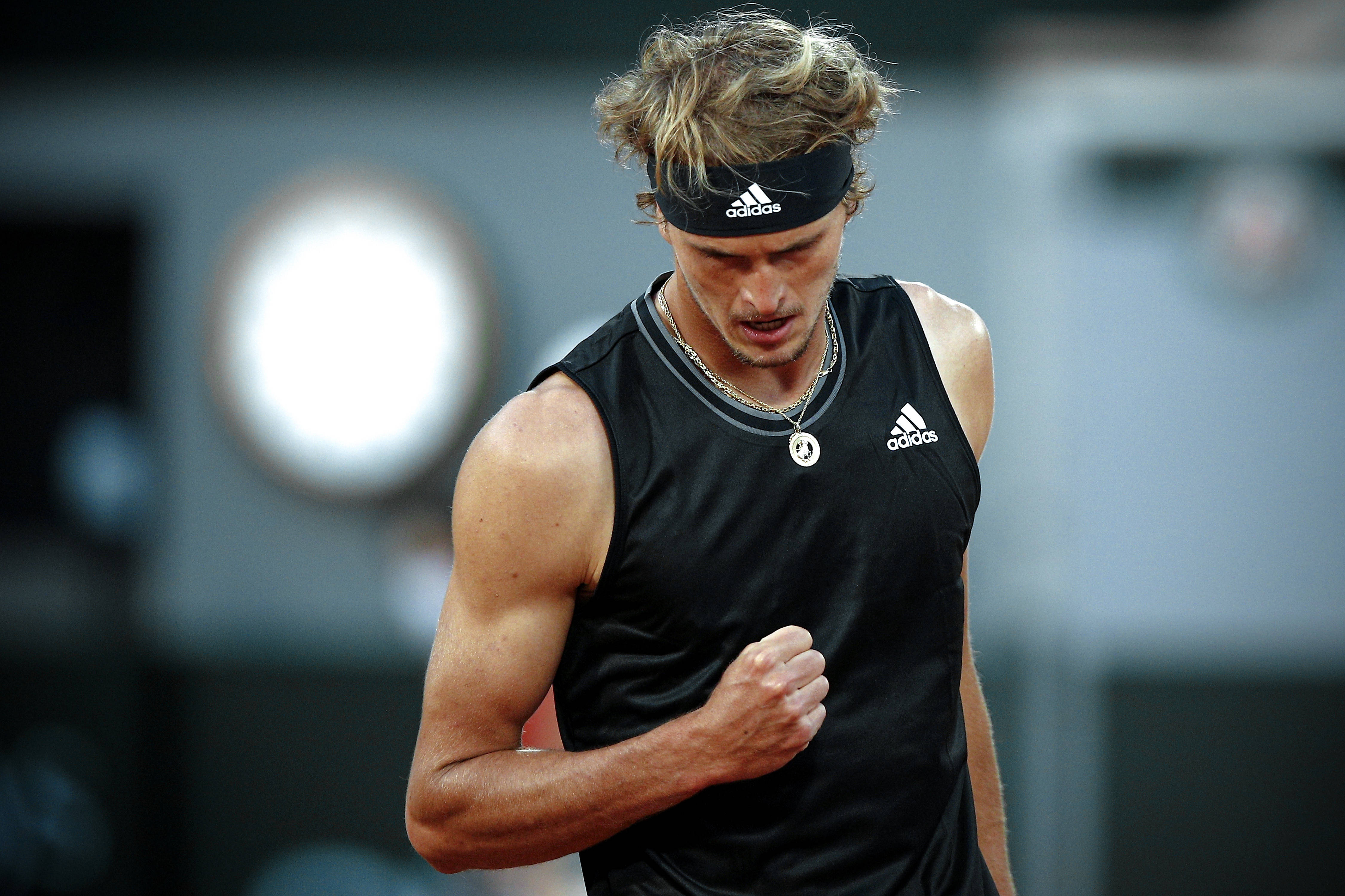 关于德国网球队轻取意大利网球队，兹维列夫高光表现的信息