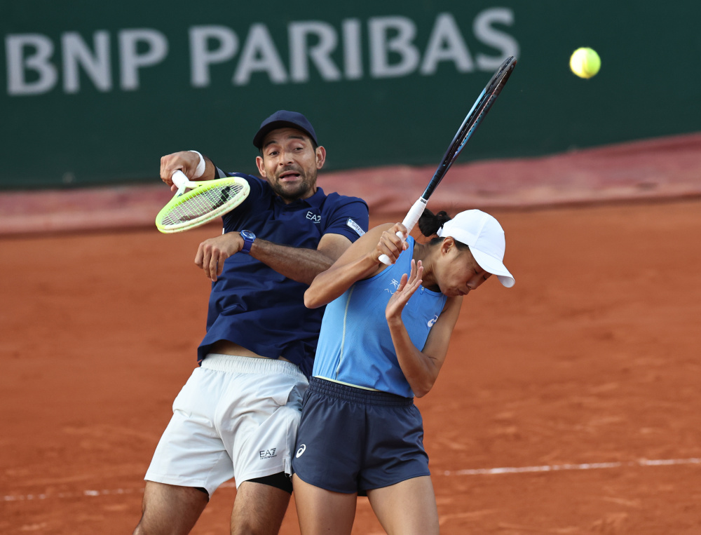 欧洲网球队鏖战美国网球队，瓦林卡送出助攻