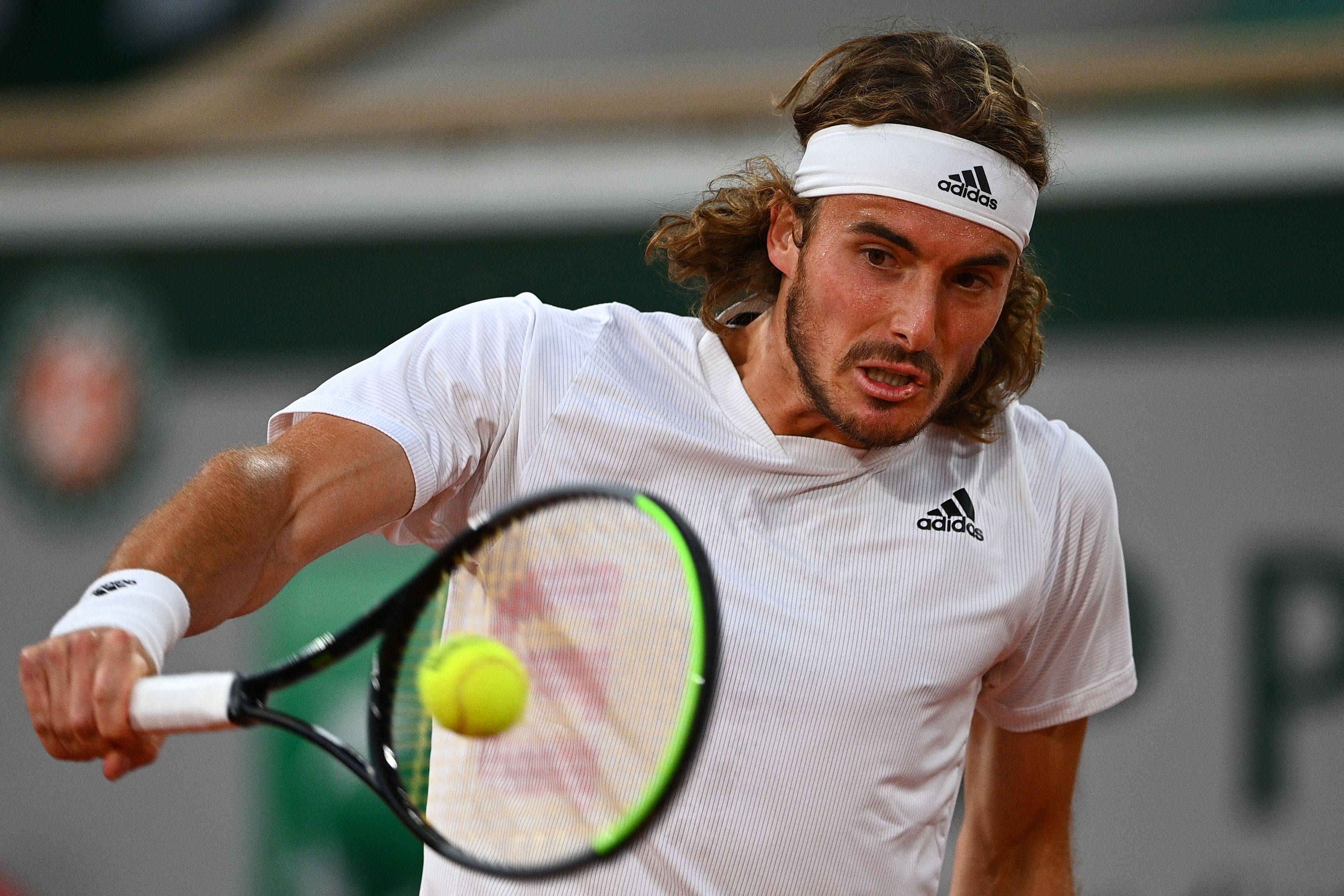 包含美国网球队绝杀法国网球队，西西帕斯送出助攻的词条