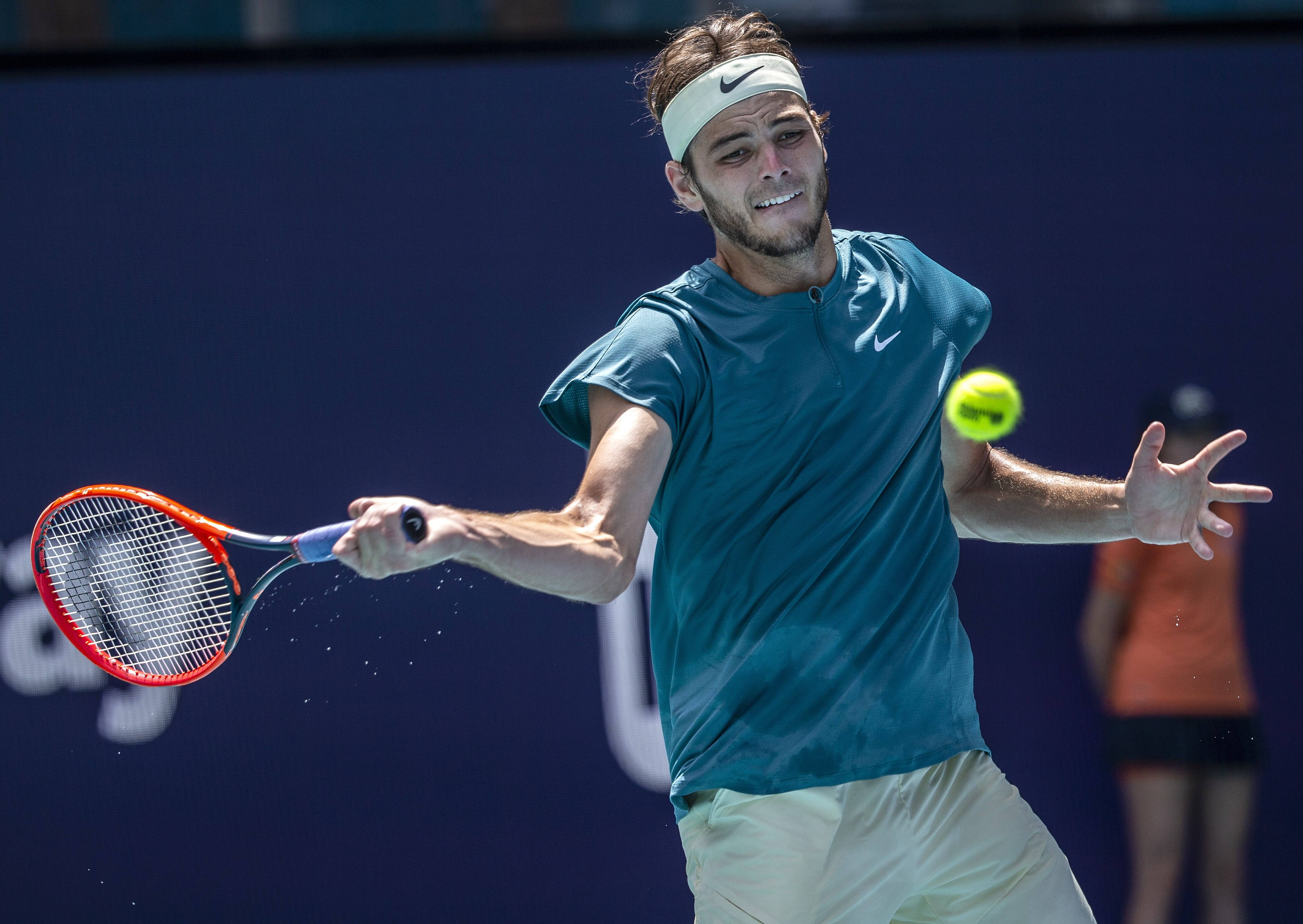 包含美国网球队横扫日本网球队，德约科维奇绝境逆转的词条