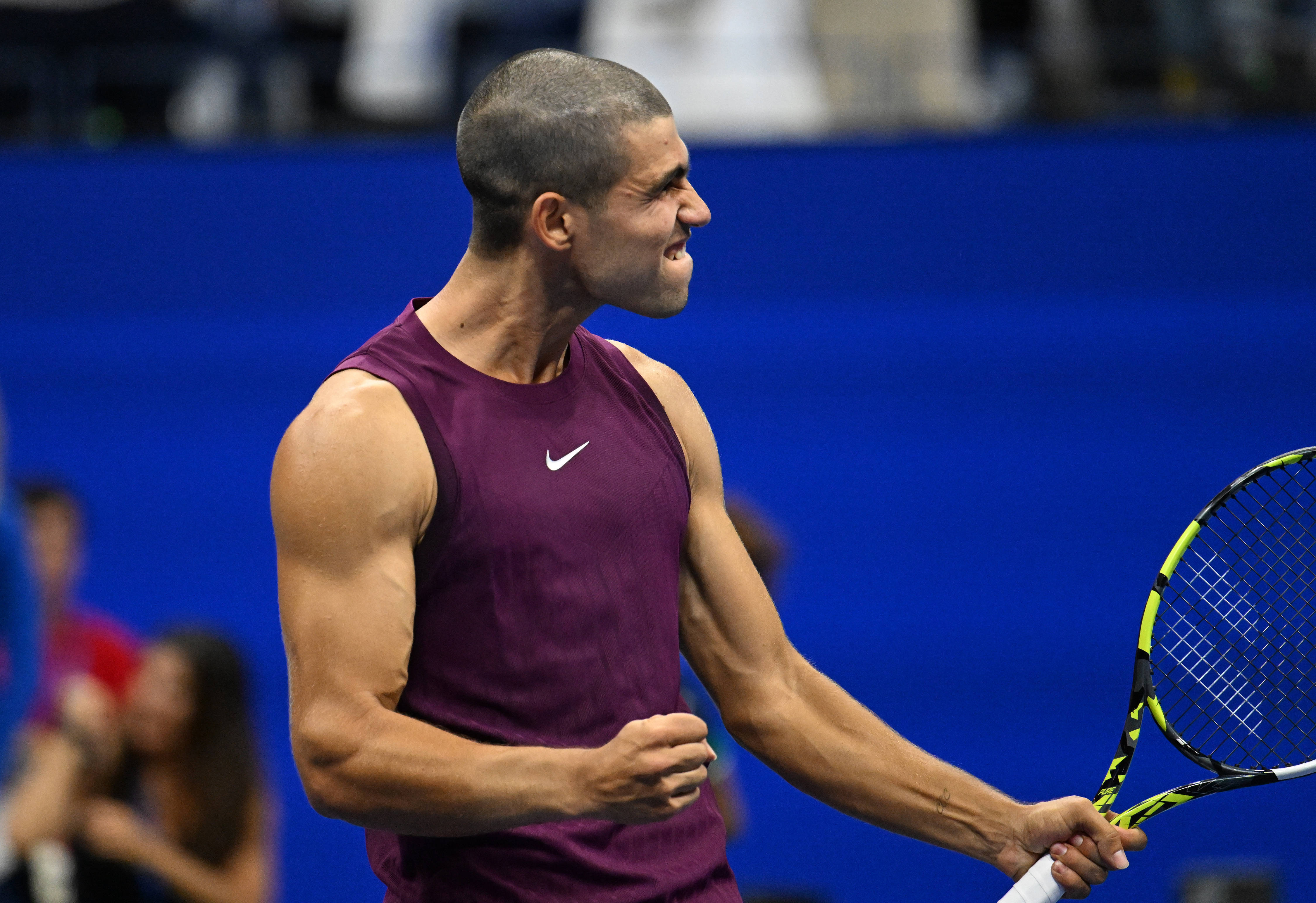 包含世界网球队逆转美国网球队，阿尔卡拉斯绝境逆转的词条