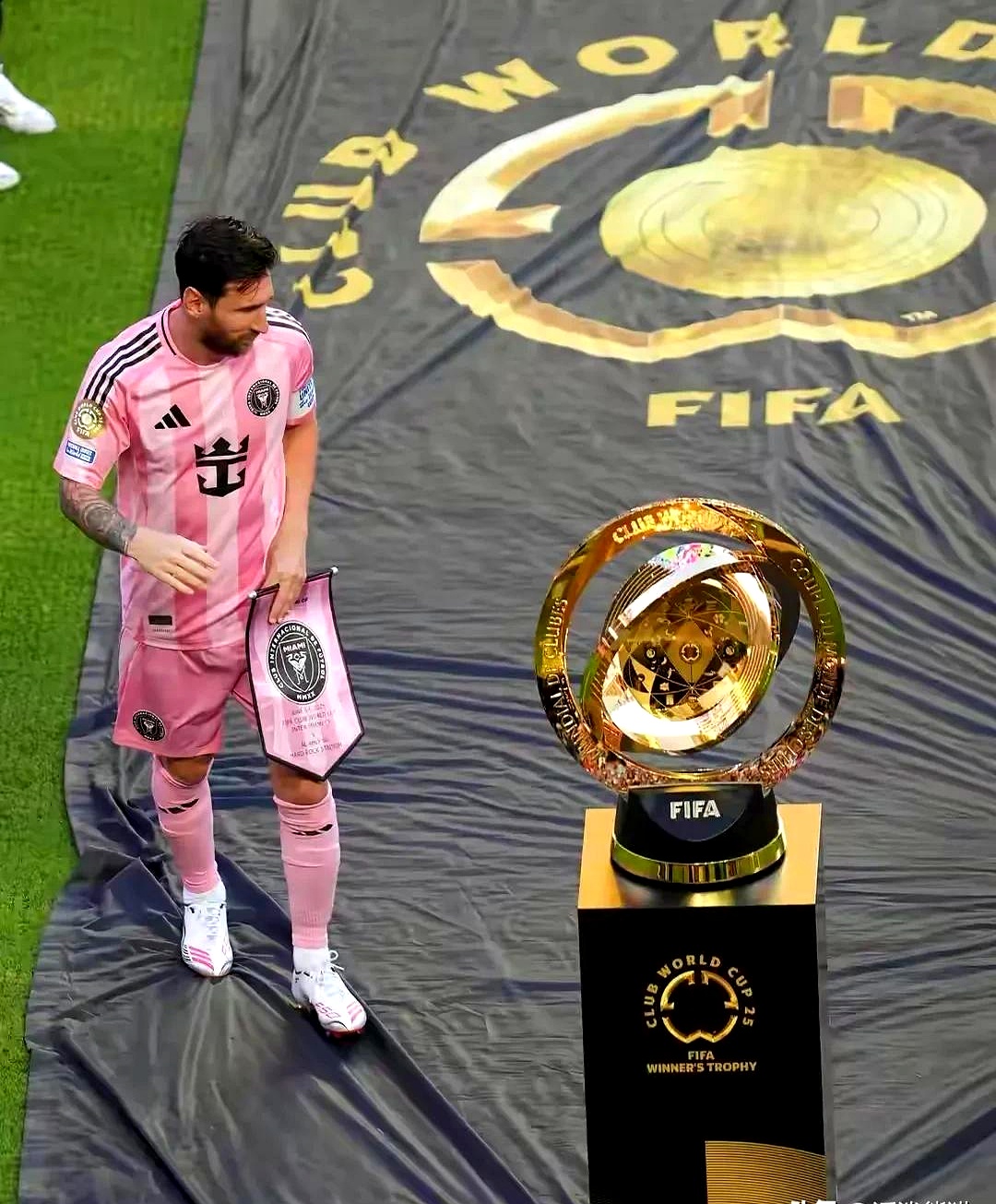 包含都灵射手梅开二度,帮助球队战胜桑普多利亚的词条 包含都灵射手梅开二度,帮助球队战胜桑普多利亚的词条