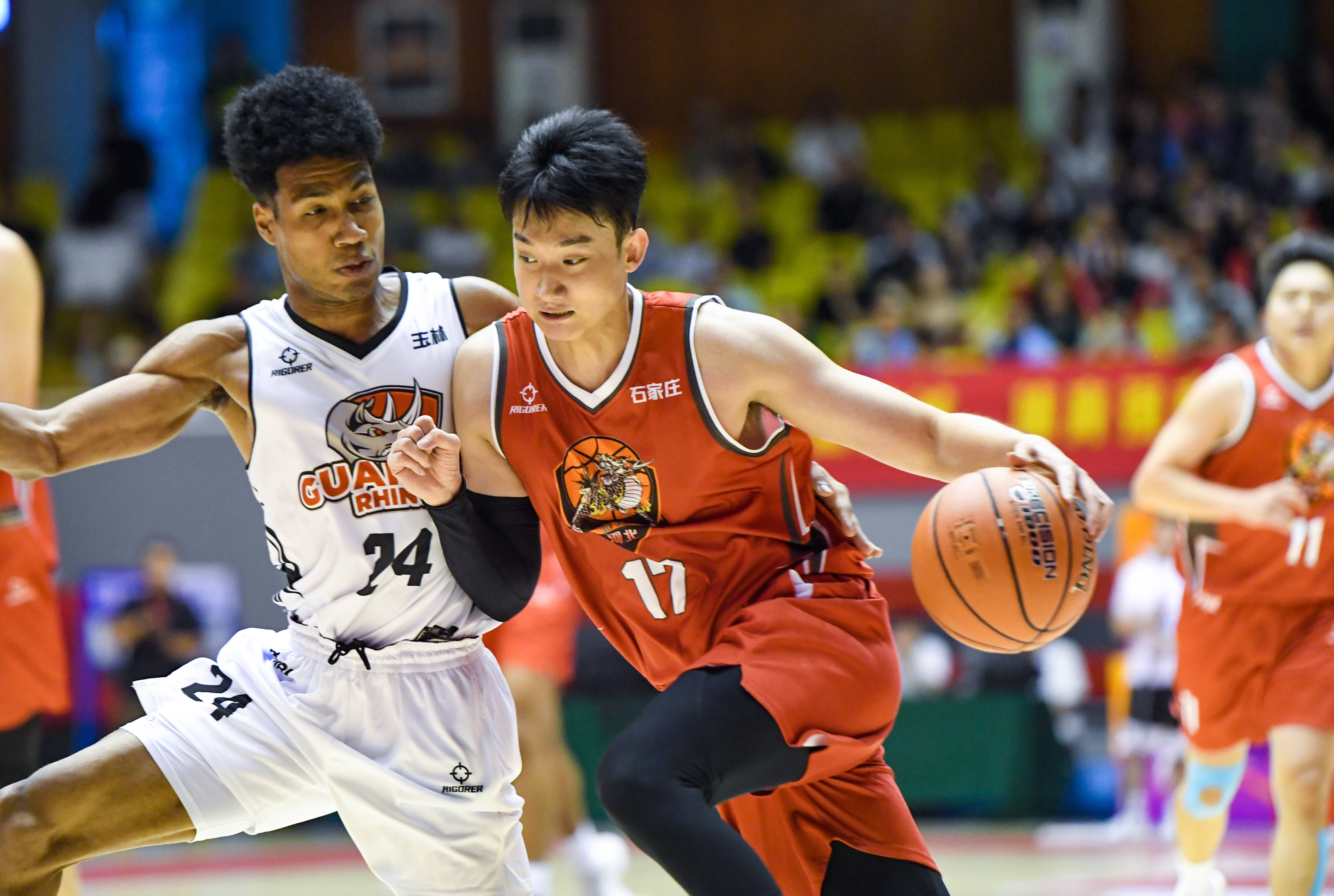 关于全国篮球职业联赛烧红场馆，团队间争夺无人能阻的信息