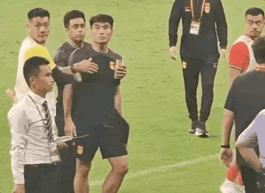 包含国际足坛动态:巴塞罗那大胜晋级的词条 包含国际足坛动态:巴塞罗那大胜晋级的词条