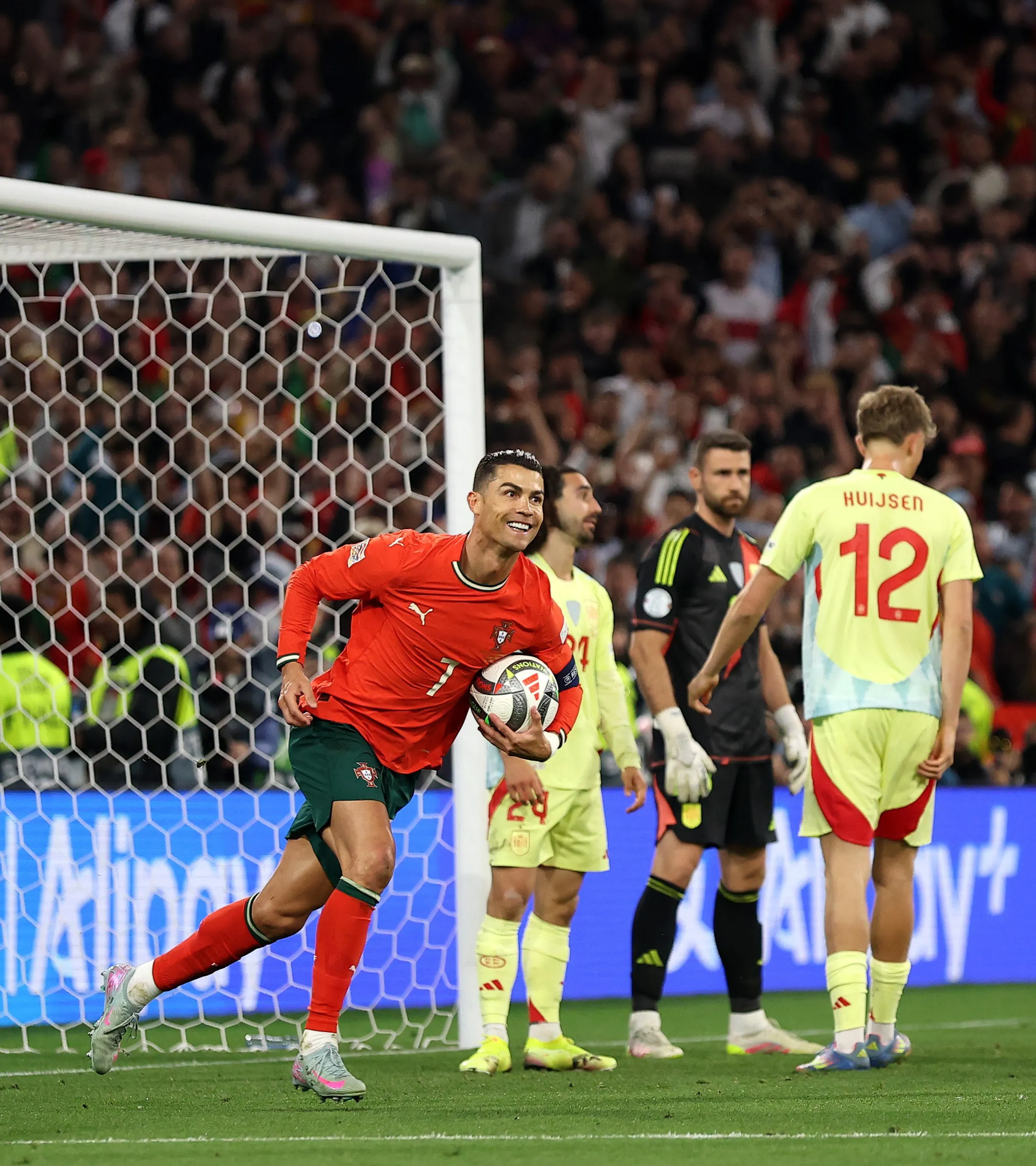 关于火力全开，欧洲国家队比赛现场高潮不断的信息