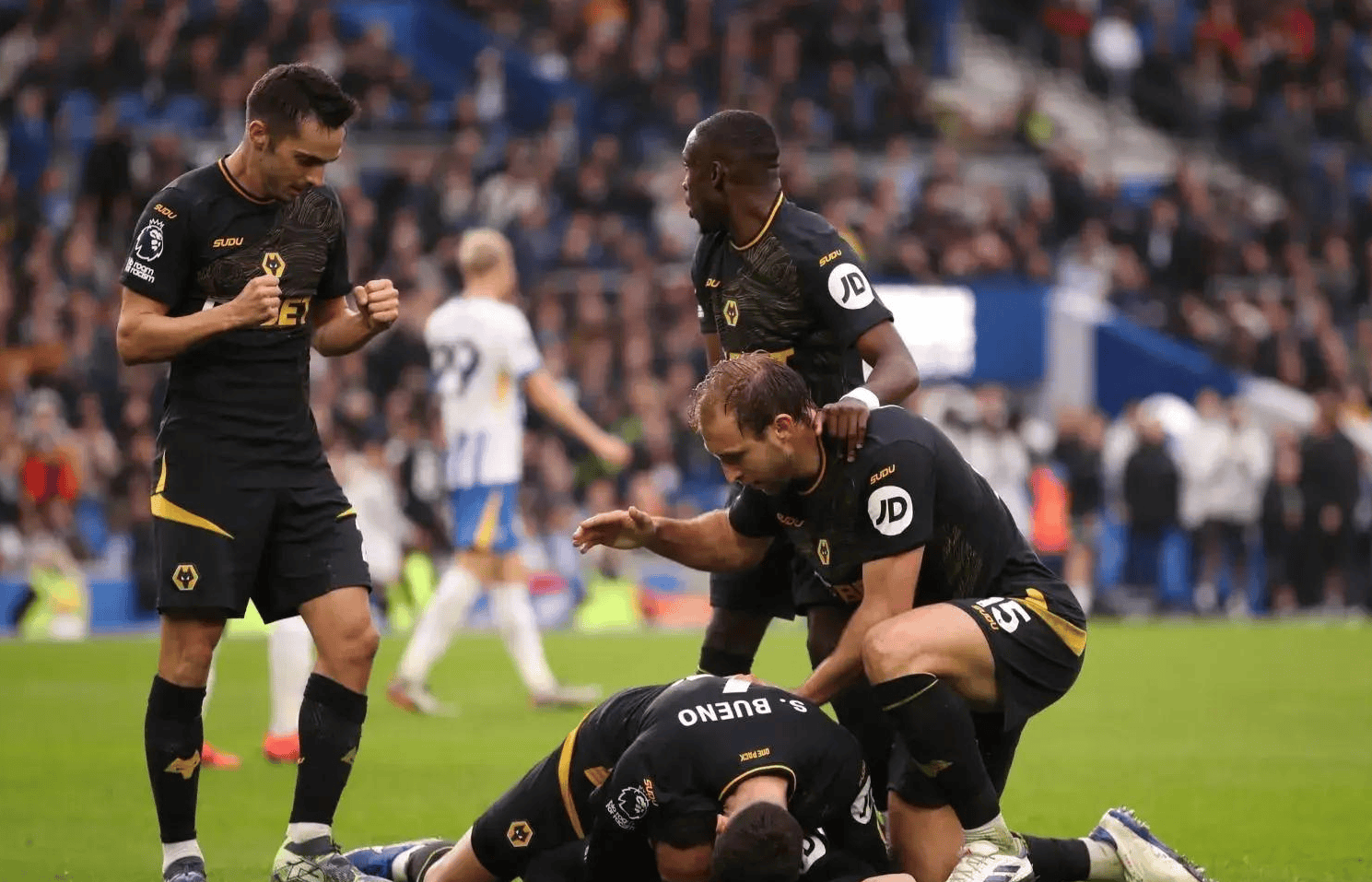 曼城2比1险胜狼队，提前锁定三分