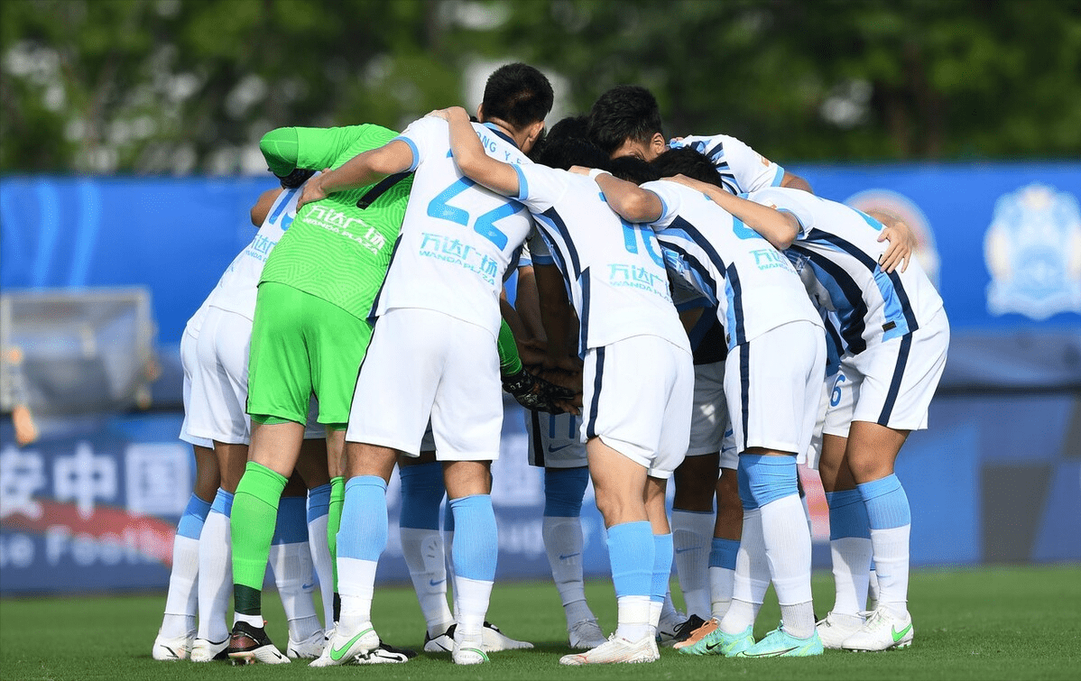 青岛雄鹿队大胜山东神舟队，赢得不败战绩的简单介绍