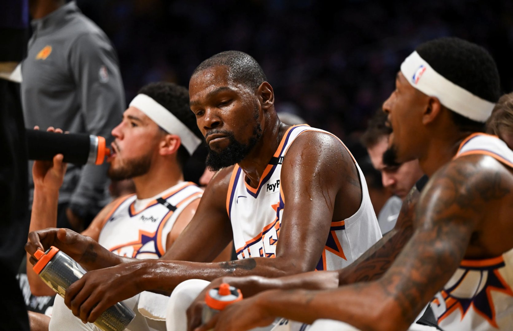 太阳主场负猛龙，布克独造分的简单介绍