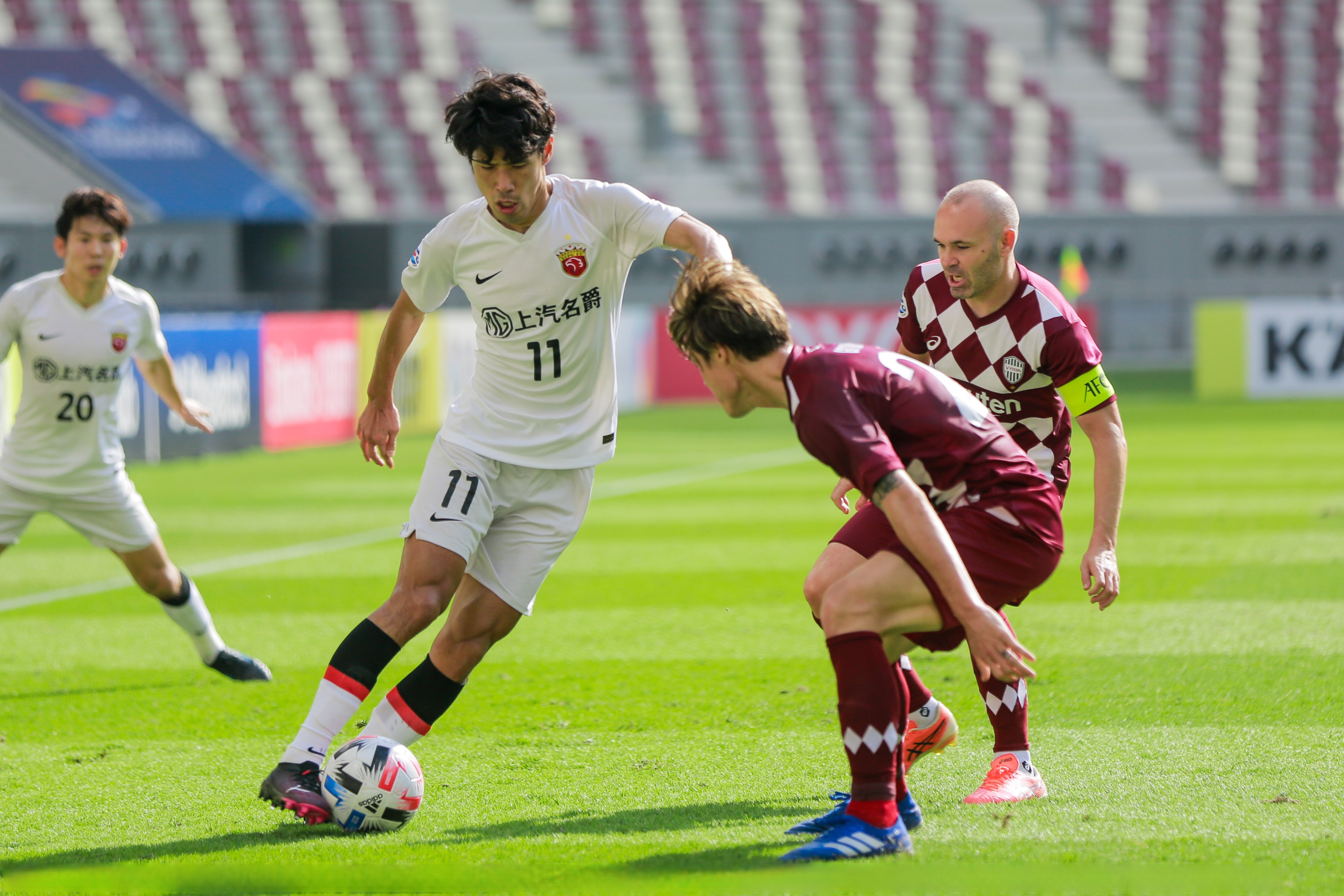 亚冠比赛中，中国球队实现胜利