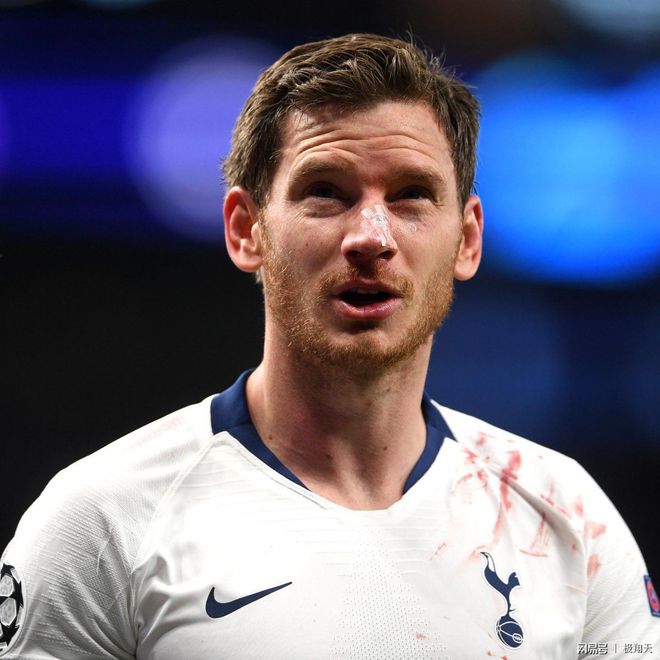 阿贾克斯主场失利，小组竞争进入白热化阶段