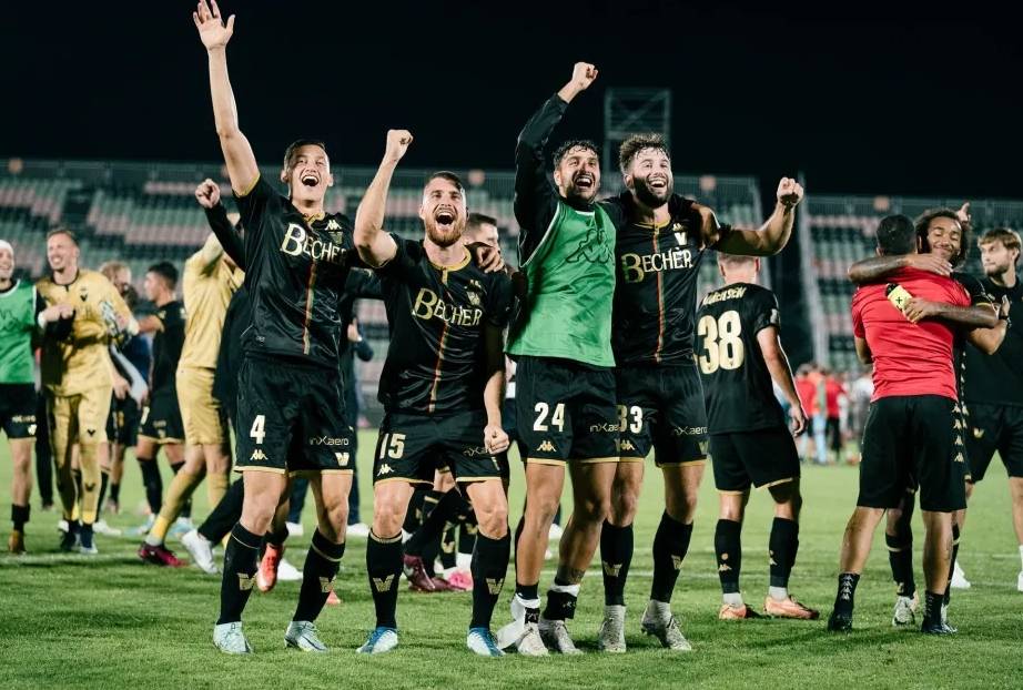 佛罗伦萨客场战胜对手，取得关键胜利