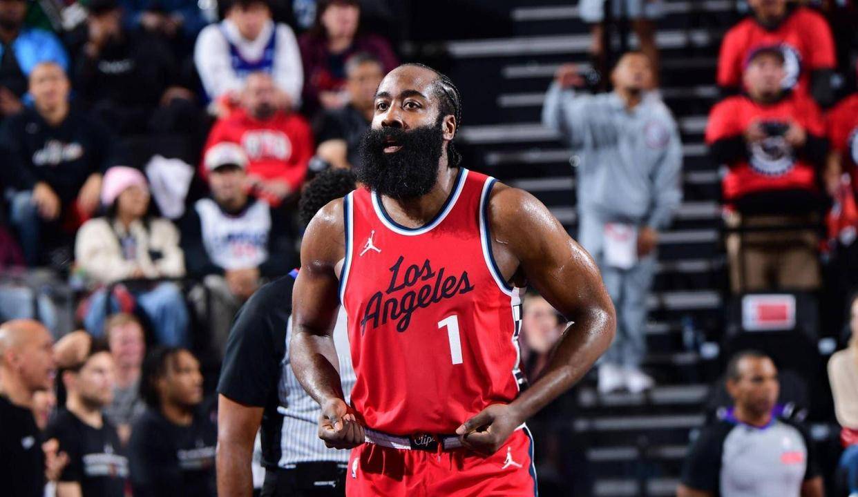 美国男篮横扫南韩男篮,哈登制霸全场 美国男篮横扫南韩男篮,哈登制霸全场