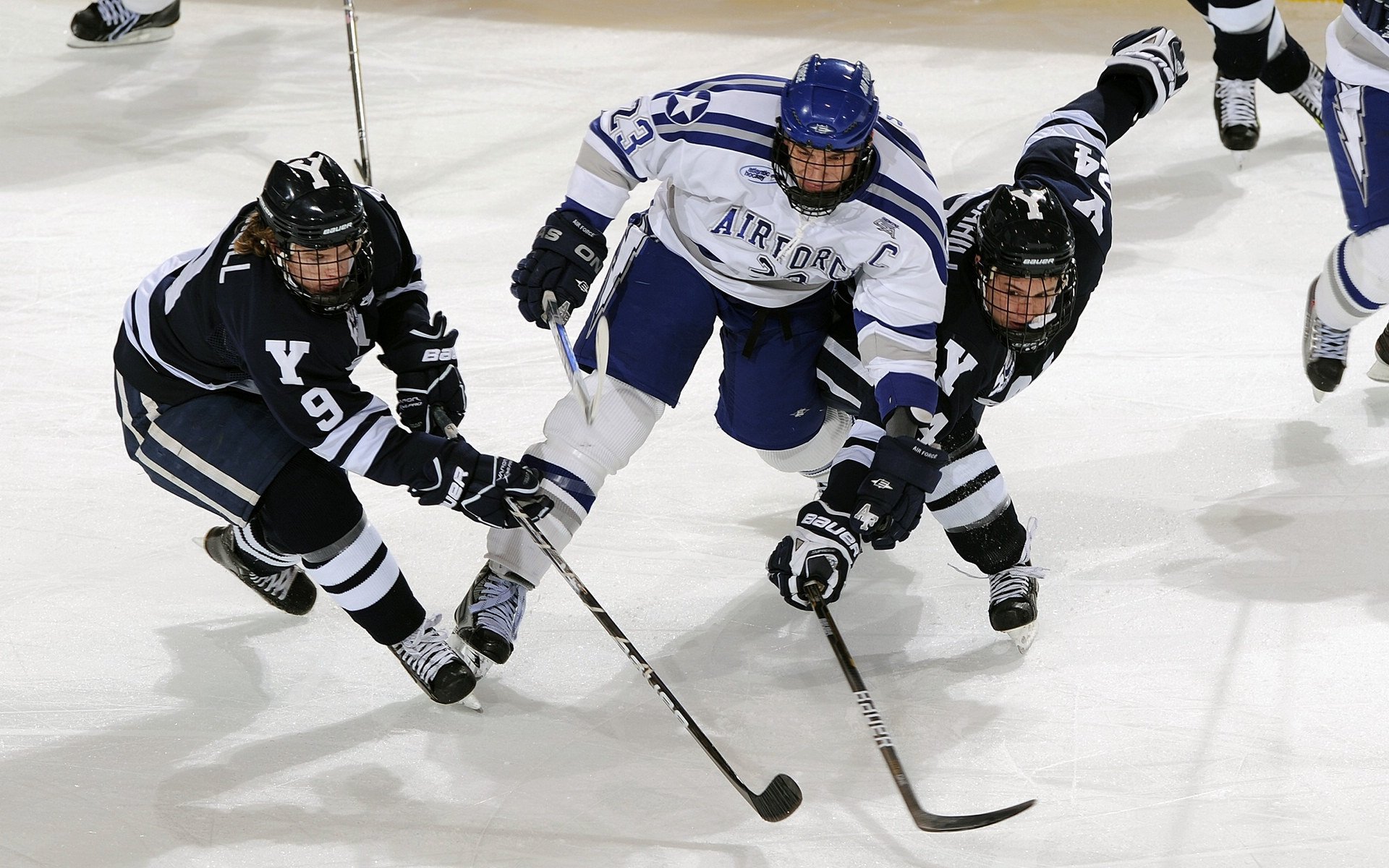 年度焦点之战之夜,浓眉关键战不手软